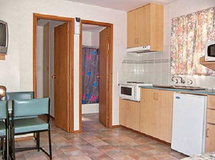 The Clog Barn Holiday Park - Accommodation Redcliffe 1
