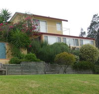 Whitby on Wallis Lakefront Holiday Cottage - Accommodation Redcliffe
