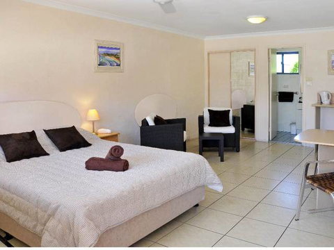 Yamba Twin Pines Motel - Accommodation Redcliffe 0