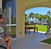 Absolute Beachfront Apartment - Accommodation Redcliffe