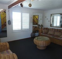Sails Beach House Apartment Pottsville - Accommodation Redcliffe