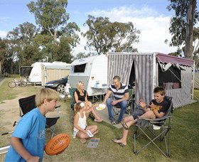 Echuca Holiday Park - Accommodation Redcliffe 2