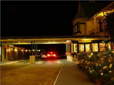 Airlie House Motor Inn - Accommodation Redcliffe 1