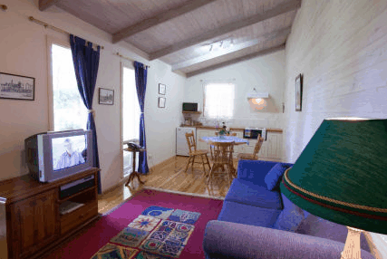 Clarendon Chalets - Accommodation Redcliffe 2