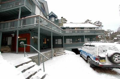 Alpenhorn Lodge - Accommodation Redcliffe 5