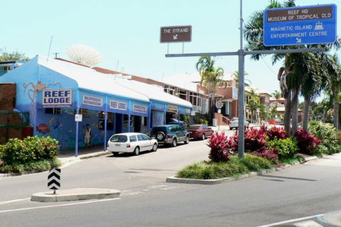 Reef Lodge Backpackers - Accommodation Redcliffe 0