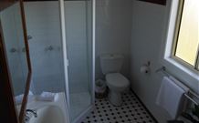 Leconfield House - Accommodation Redcliffe 3