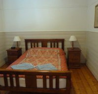 About Town Cottages - Yellow Gum Cottage - Accommodation Redcliffe
