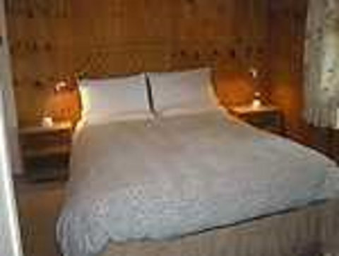 Fairview Farm Cottages - Accommodation Redcliffe 0