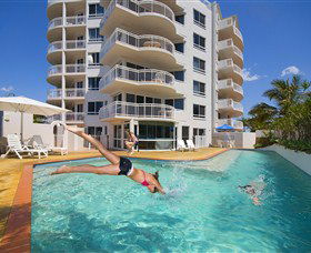 Beachside Resort - Accommodation Redcliffe 2