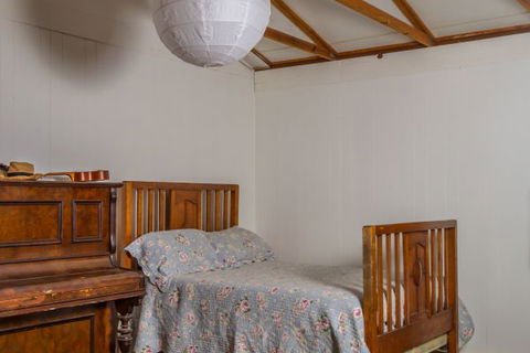 Daisy's Cottage - Accommodation Redcliffe 1