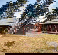 The Pines Cottage - Accommodation Redcliffe
