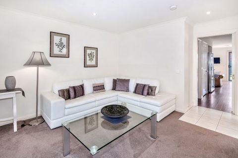 Phoenix House - Ballarat Townhouses - Accommodation Redcliffe 1