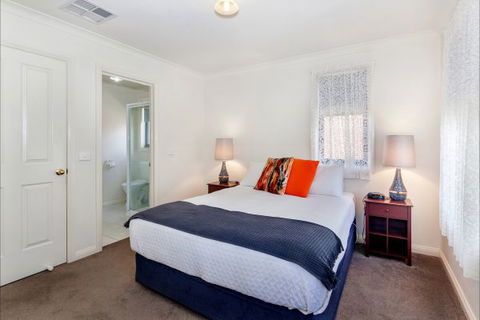 Phoenix House - Ballarat Townhouses - Accommodation Redcliffe 4