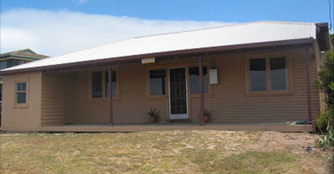 Fensom's Holiday Home - Accommodation Redcliffe 26