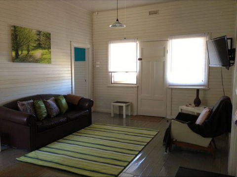 Fensom's Holiday Home - Accommodation Redcliffe 27