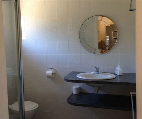 Fensom's Holiday Home - Accommodation Redcliffe 28