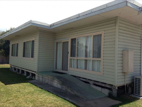 Fensom's Holiday Home - Accommodation Redcliffe 6