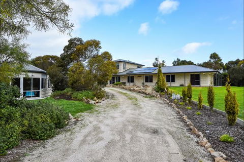 Fensom's Holiday Home - Accommodation Redcliffe 9