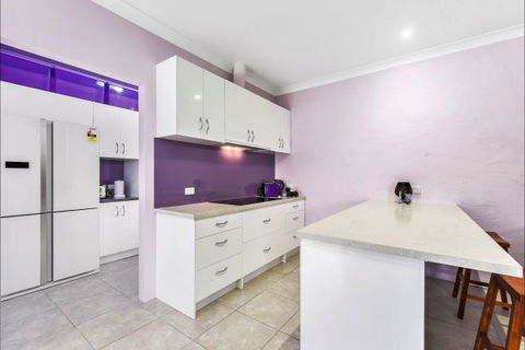 Fensom's Holiday Home - Accommodation Redcliffe 10