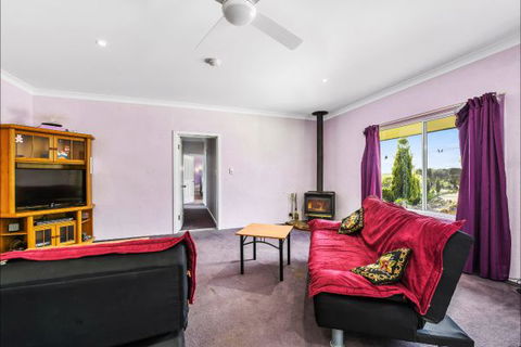 Fensom's Holiday Home - Accommodation Redcliffe 11