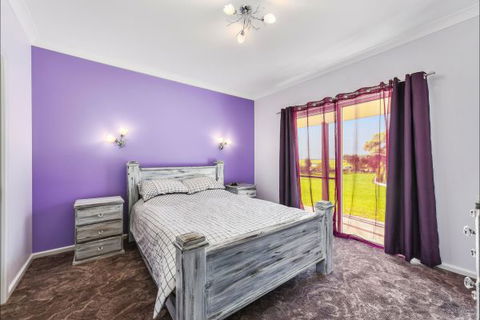 Fensom's Holiday Home - Accommodation Redcliffe 12