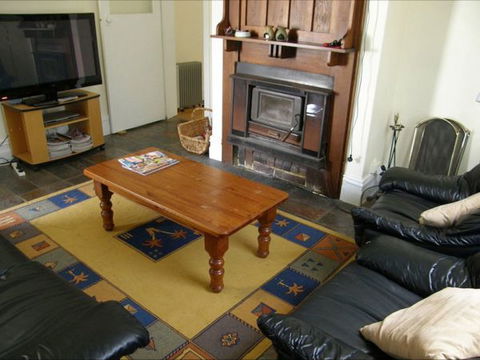 Fensom's Holiday Home - Accommodation Redcliffe 2