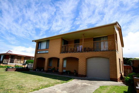 Fensom's Holiday Home - Accommodation Redcliffe 22
