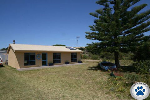 LJ Hooker Goolwa Holiday Rentals - 15 Eaton Avenue, Goolwa Beach - Accommodation Redcliffe 0