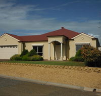 New Ladsys - Accommodation Redcliffe