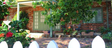 Kalamunda Carriages And Three Gums Cottage - Accommodation Redcliffe 0