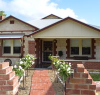 Two Cow Cottage Bed and Breakfast - Accommodation Redcliffe