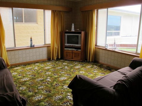 Views Over Lake George - Accommodation Redcliffe 1