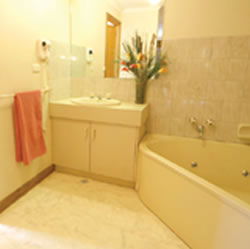City Colonial Motor Inn - Accommodation Redcliffe 1