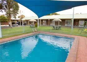 Carn Court Holiday Apartments - Accommodation Redcliffe 2