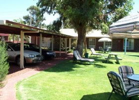 Carn Court Holiday Apartments - Accommodation Redcliffe 4