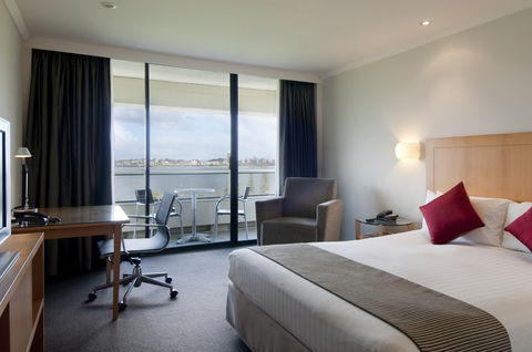 Crowne Plaza Perth - Accommodation Redcliffe 2