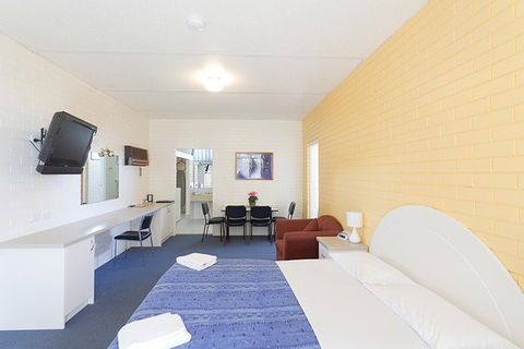 Statesman Motor Inn - Accommodation Redcliffe 1