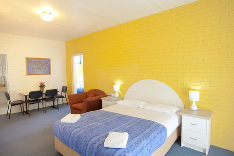 Statesman Motor Inn - Accommodation Redcliffe 2