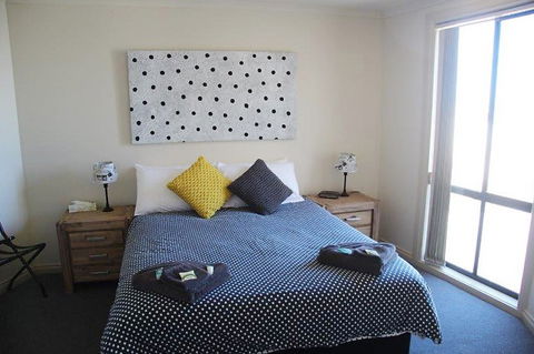 Cliff House Beachfront Villas - Accommodation Redcliffe 0