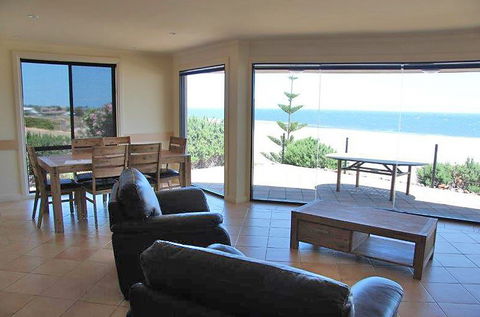 Cliff House Beachfront Villas - Accommodation Redcliffe 1