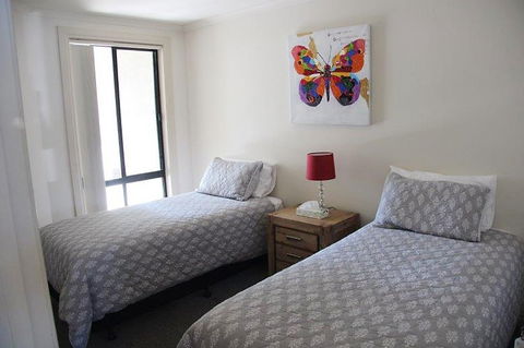 Cliff House Beachfront Villas - Accommodation Redcliffe 3