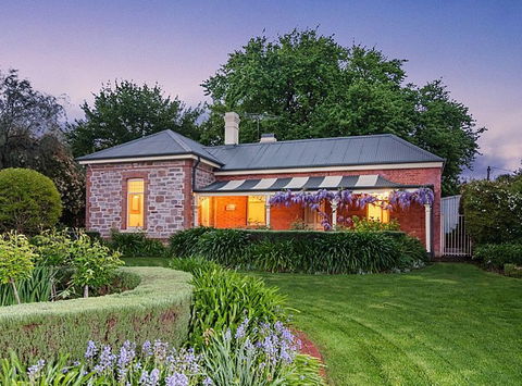 Dumas House - Accommodation Redcliffe 1