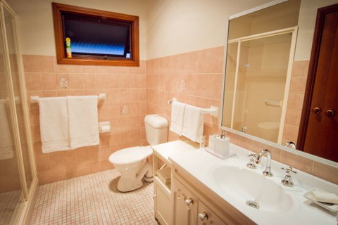 Camden Hillview - Accommodation Redcliffe 5