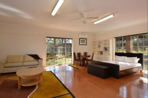 Abelia House - Accommodation Redcliffe 1