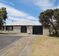 Carthew Street Holiday Home - Accommodation Redcliffe