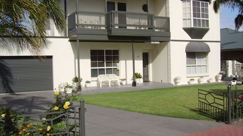 Glenelg Sea-Breeze B&B - Accommodation Redcliffe 0