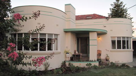 B&B Wodonga - Art Deco Accommodation - Accommodation Redcliffe 0