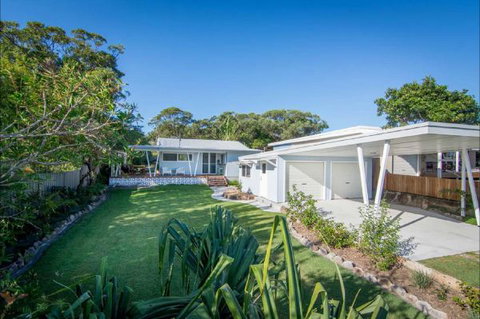 Back Beach Bungalow - Accommodation Redcliffe 0