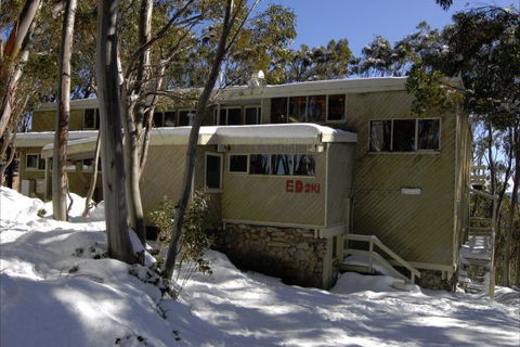 Edski Lodge - Accommodation Redcliffe 0